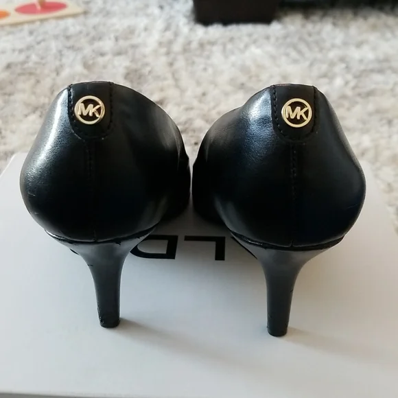 Shoes - Picture 3 of 4